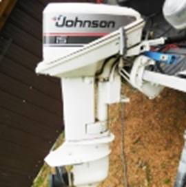 A white motor on a boat

AI-generated content may be incorrect.