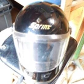 A black helmet with clear face shield

AI-generated content may be incorrect.