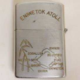 A salt and pepper shakers with a design on them

AI-generated content may be incorrect.