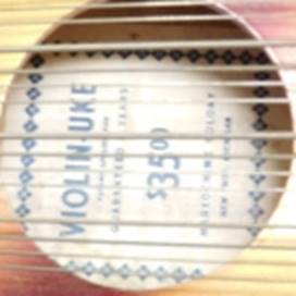 A group of glasses on a metal stand

AI-generated content may be incorrect.