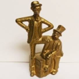 A gold statue of two people

AI-generated content may be incorrect.